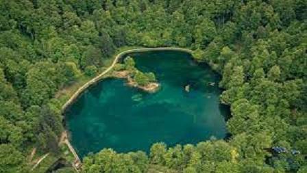 Lac de Bethmale vu du ciel.